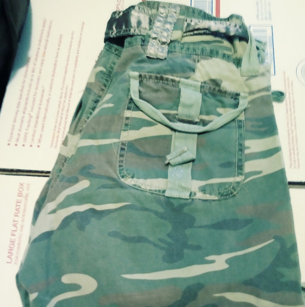 🎍Paradise Camoflauge Capri 100% Linen🎋🎄